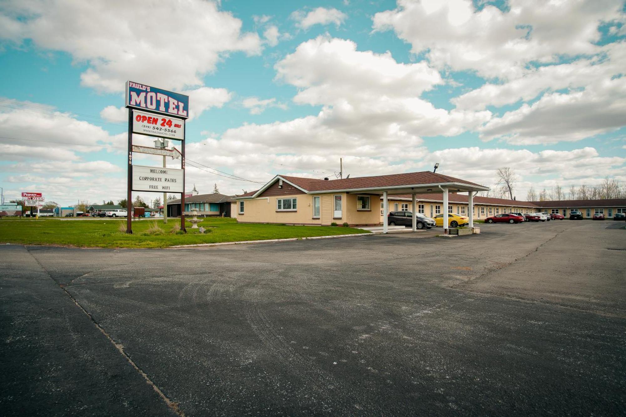 Faulds Motel Sarnia Buitenkant foto