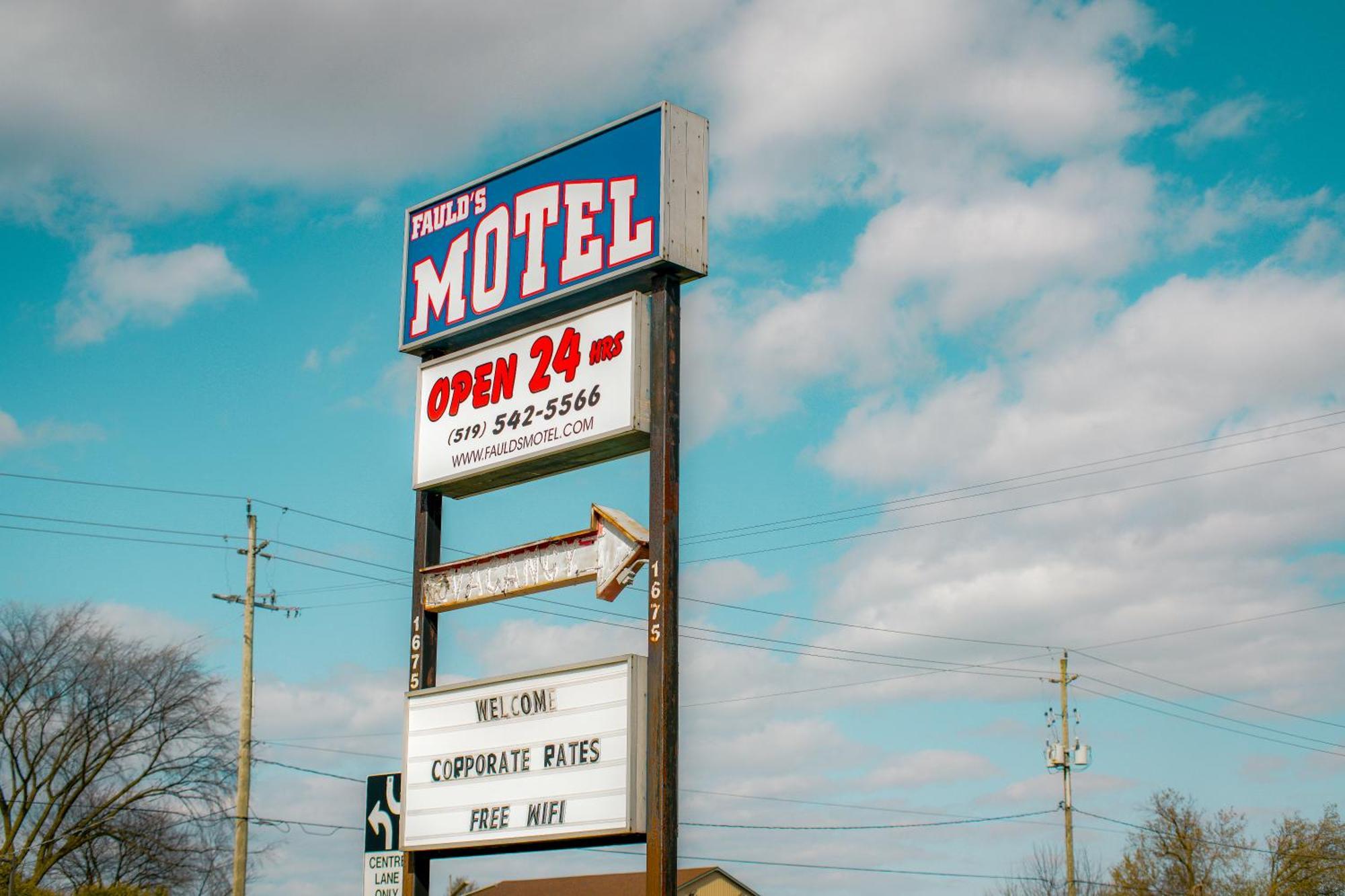 Faulds Motel Sarnia Buitenkant foto